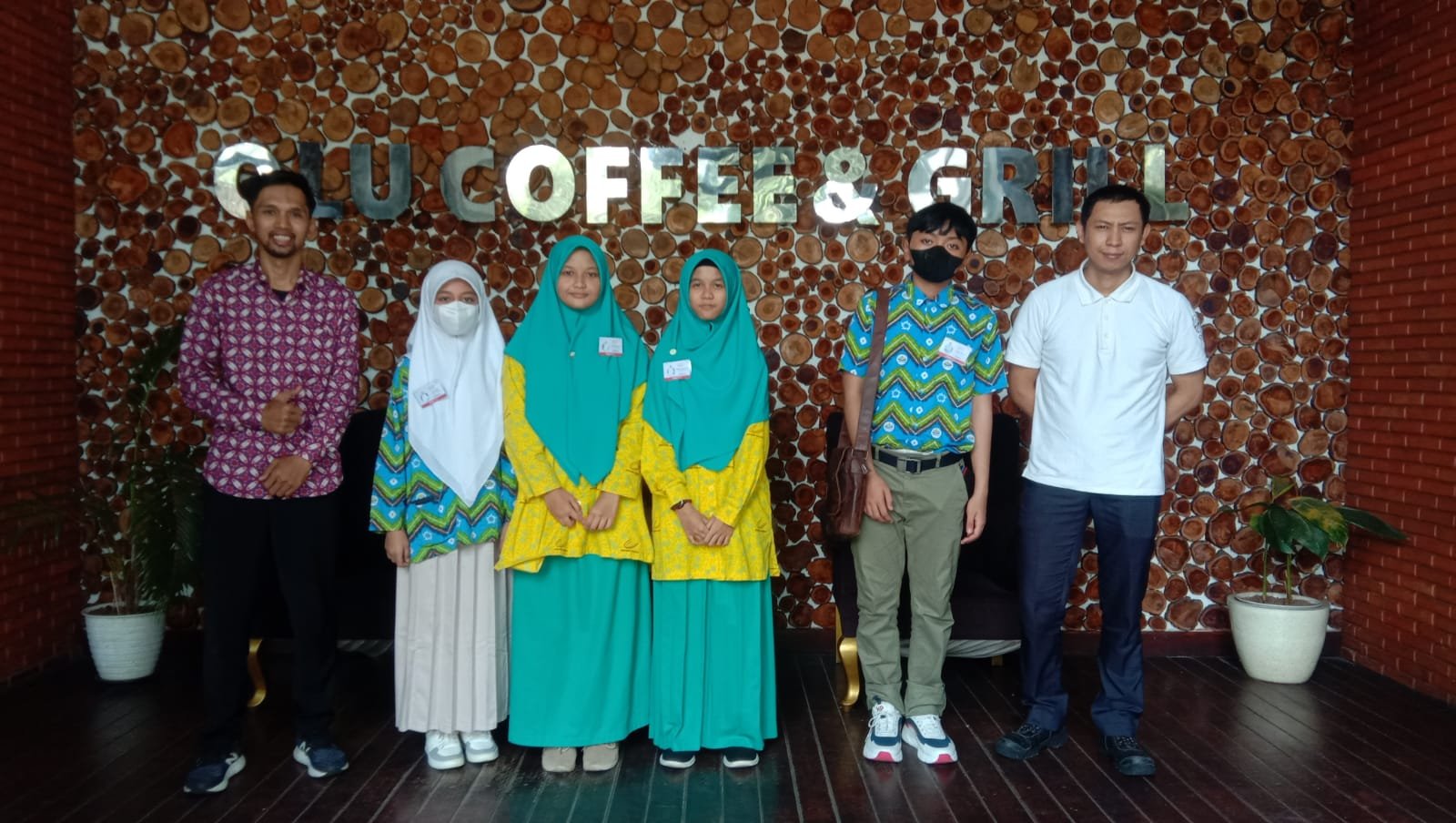 Siswa SMP Kreativa sedang magang